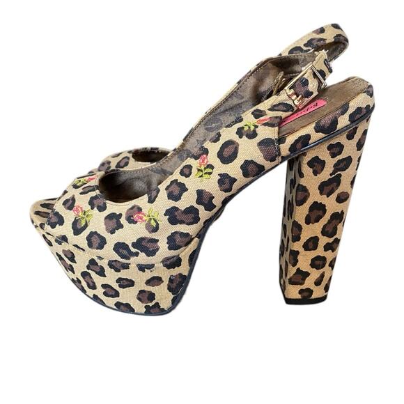 Betsey Johnson Mystify Leopard Embroidered Sling Back Platform Heels size 8 Tan - Picture 7 of 10
